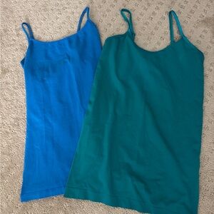 bundle of 3 tank tops
